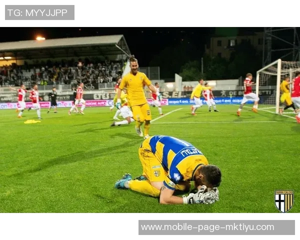 科莫强调海外赛会的挑战与牺牲是保障联赛生存的关键因素 科莫强调海外赛会的挑战与牺牲是保障联赛生存的关键因素