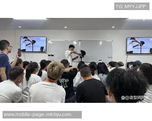 科尔盛赞56号秀威尔理查德学习能力强前途光明值得期待