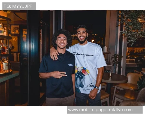 塔图姆担任运营总监向杜克队员传达支持与关怀信息 塔图姆担任运营总监向杜克队员传达支持与关怀信息