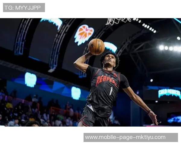 阿门汤普森分享投篮心得:面对防守勇于尝试中投和抛投的训练之路 阿门汤普森分享投篮心得:面对防守勇于尝试中投和抛投的训练之路